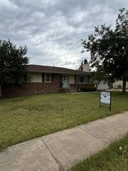 872 Main St, Hays, KS 67601