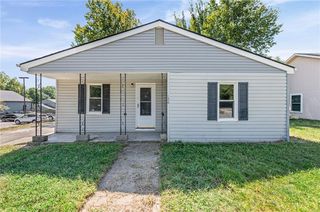 120 E  6th St, Tonganoxie, KS 66086
