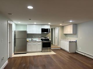 4 Oxview Ln, Raymond, ME 04071