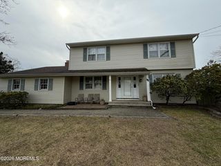 41 Dwight Dr, Ocean, NJ 07712