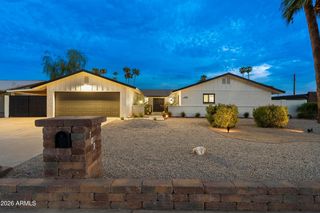 709 E ROYAL PALM Road, Phoenix, AZ 85020