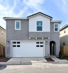 1490 Woodhill Ln, Clovis, CA 93619