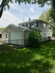 41 Wisconsin Pl, Buffalo, NY 14211