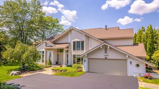4833 Panorama Cir, West Bloomfield, MI 48323