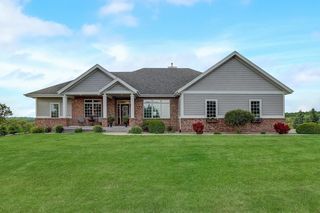 W5398 Windmill Ridge Rd, New Glarus, WI 53574