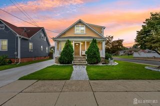 18 W  Grochowiak St, South River, NJ 08882