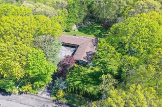 20 Cherry Ln, Syosset, NY 11791