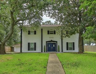 207 Burgundy Ln, League City, TX 77573