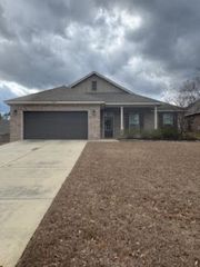 7463 Knollwood Ct, Pass Christian, MS 39571