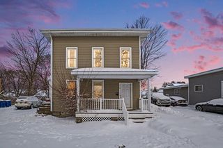 913 Elliott Ave, Grand Haven, MI 49417