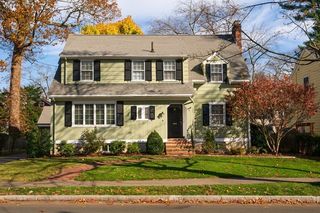102 Governors Rd, Milton, MA 02186