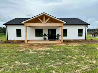 1348 Lakeway Rd, East Dublin, GA 31027