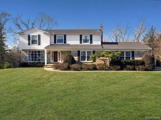 5126 Glengate Rd, Rochester, MI 48306