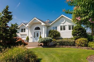 44 Secatogue Lane, West Islip, NY 11795