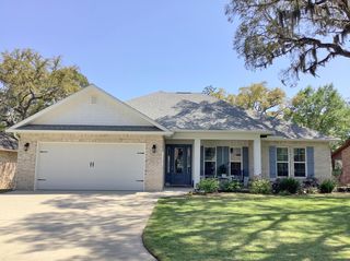 111 Hands Cove Ln, Shalimar, FL 32579