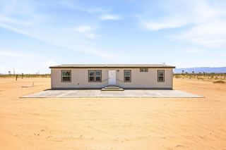 7625 Luna Rd, Phelan, CA 92371