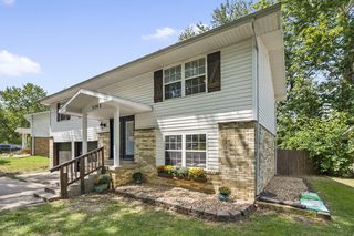3143 W Winchester Road, Springfield, MO 65807