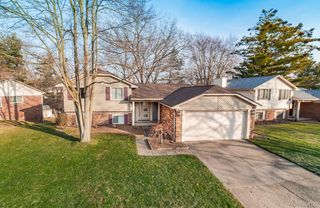 5270 Woodcreek Trl, Clarkston, MI 48346