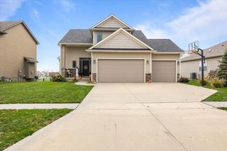 1015 NW Reinhart Dr, Ankeny, IA 50023