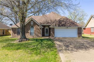 633 Meadowbrook Dr, Alma, AR 72921