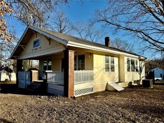 507 W  Main St, Richmond, MO 64085