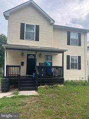 6708 Boxwood Dr, Suitland, MD 20746