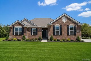 52860 Antoinette Ct, Shelby Township, MI 48316