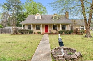 344 Lakeover Dr W, Columbus, MS 39702