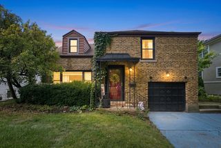 390 Bartram Rd, Riverside, IL 60546