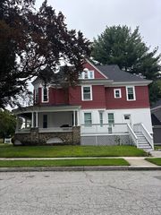 88 June St, Worcester, MA 01602
