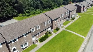 1 Meadowbrook Ln, Gardner, MA 01440