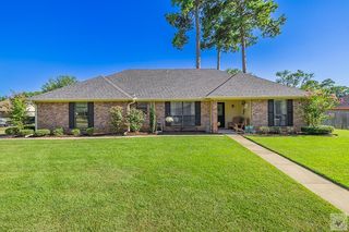 201 Trailwood Ln, Wake Village, TX 75501