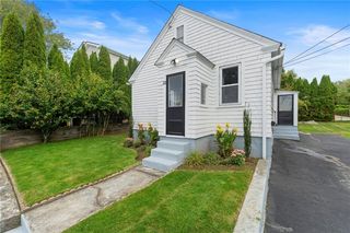 22 Goulart Ave, Bristol, RI 02809