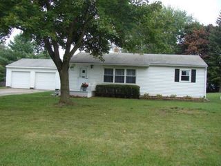15397 Pinehurst Dr, Lansing, MI 48906