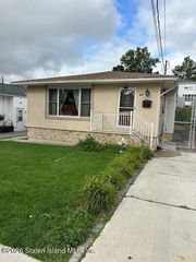 42 Mallory Ave, Staten Island, NY 10305