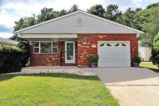 7 Point Blanche Court, Toms River, NJ 08757