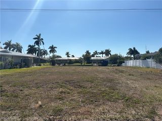 1930 SE 37th St, Cape Coral, FL 33904