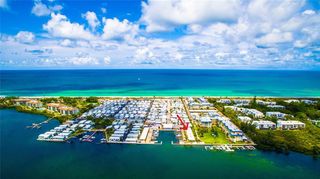 102 Twin Shores Blvd, Longboat Key, FL 34228