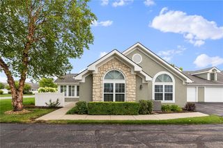 7118 Meadow View St, Shawnee, KS 66227