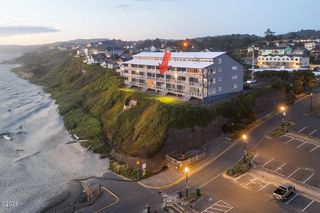 507 NW Alpine St #204, Newport, OR 97365
