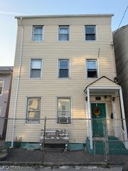 15 Elm St, Paterson, NJ 07501