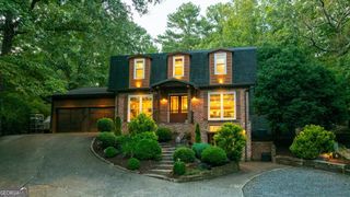 725 Lakeshore Dr, Berkeley Lake, GA 30096