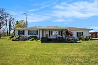 32867 Middle Crossing Rd, Dowagiac, MI 49047