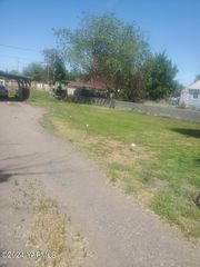 Nka 1st Ave #E/J, Toppenish, WA 98948
