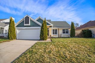 15735 River Side Dr, Spring Lake, MI 49456