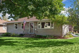 3700 Hubbard Ave N, Robbinsdale, MN 55422