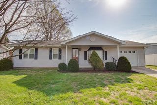 203 Avalon St, Brighton, IL 62012