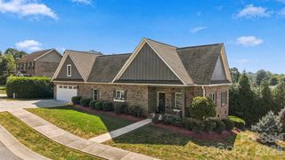 1258 10th Street Pl NW, Hickory, NC 28601