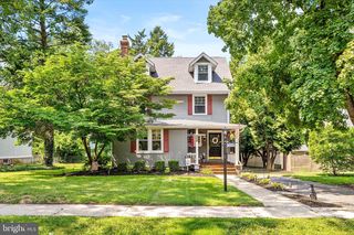 302 8th St, Riverton, NJ 08077