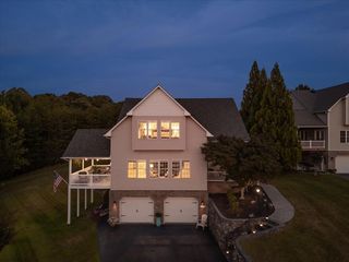 435 Lands End Cir, Union Hall, VA 24176